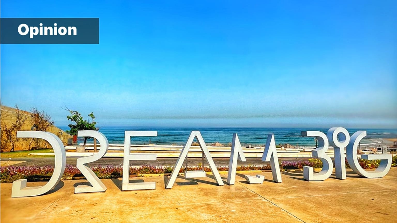 The "Dream Big" sign in front of the "Shimon Peres Center for Peace and Innovation" in Tel Aviv (c) Carsten Ovens