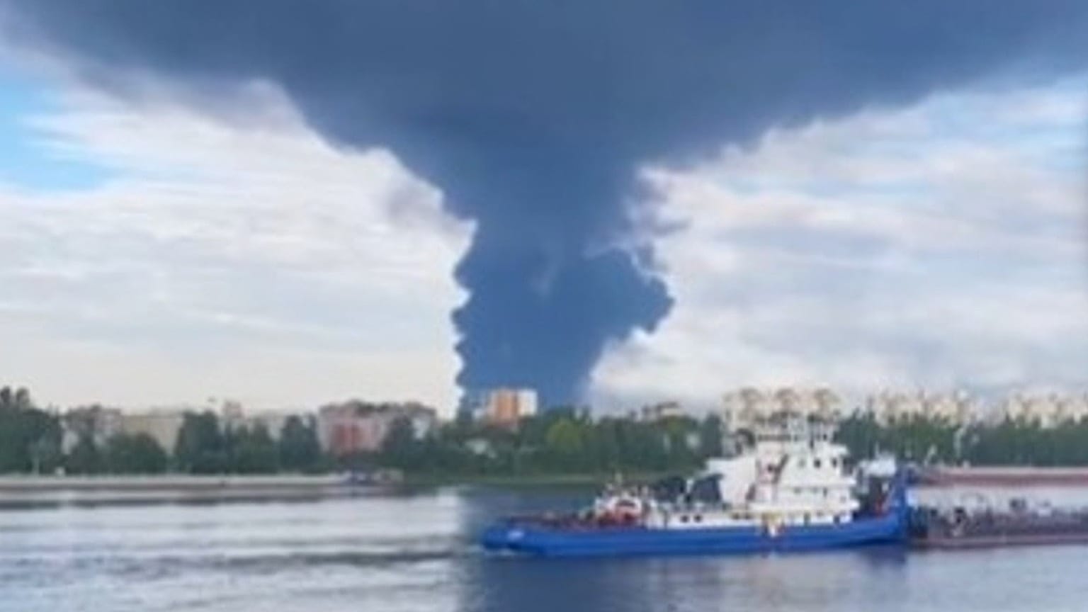 Screenshot of a video posted to X by Volodymyr Zelenskyy of a Ukrainian strike on a Russian refinery, 6 August, 2026