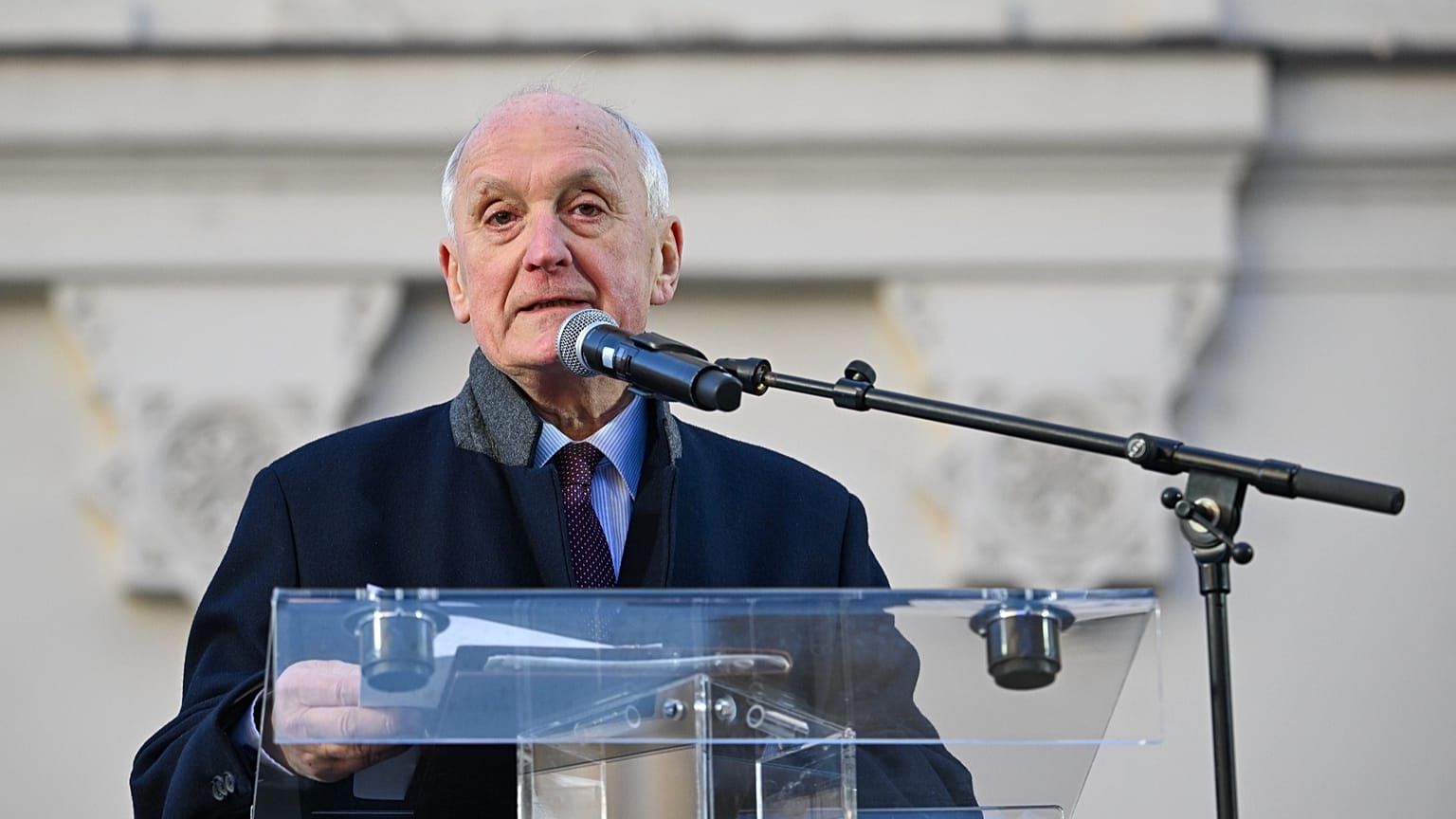 András Baka, former president of the Supreme Court, delivers a speech at a demonstration organised by the Hungarian Association of Judges for judicial independence.